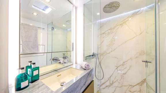 Image of HONEYBIRD yacht #16