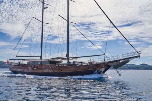 Image of Stella Maris yacht #13