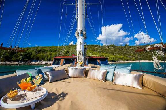 Nostra Vita's crescent sofa bow