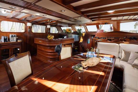 Nostra Vita's saloon