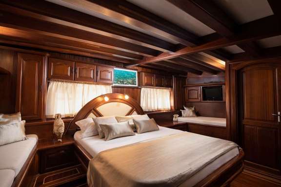 Master cabin aft