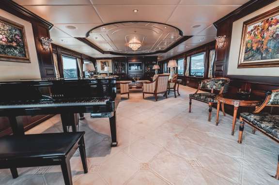 Image of MUSTIQUE yacht #12