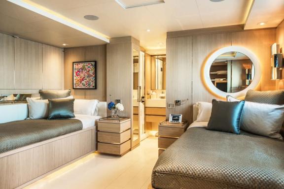 Image of LIGHT HOLIC yacht #9