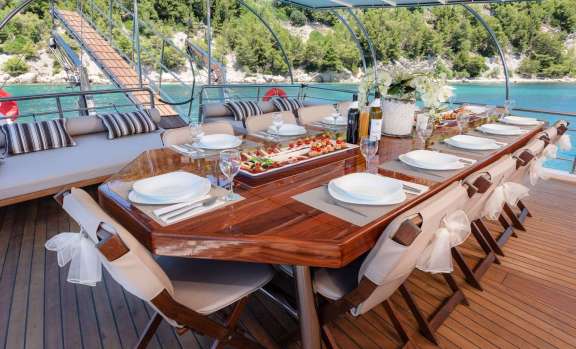Gulet Nautilus - dining aft deck