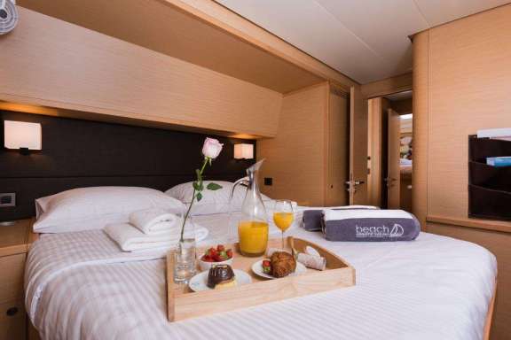 Image of OPAL (Lagoon 620) yacht #10