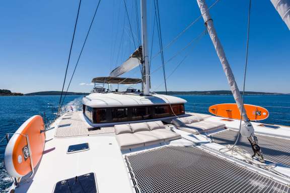 Image of OPAL (Lagoon 620) yacht #16