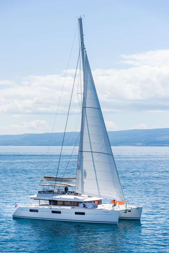 Image of OPAL (Lagoon 620) yacht #18