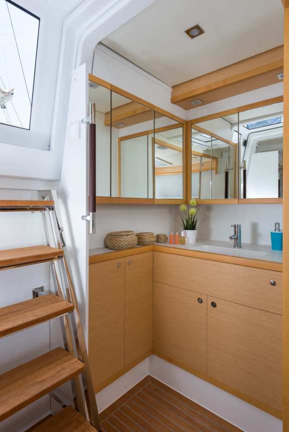 Image of OPAL (Lagoon 620) yacht #9