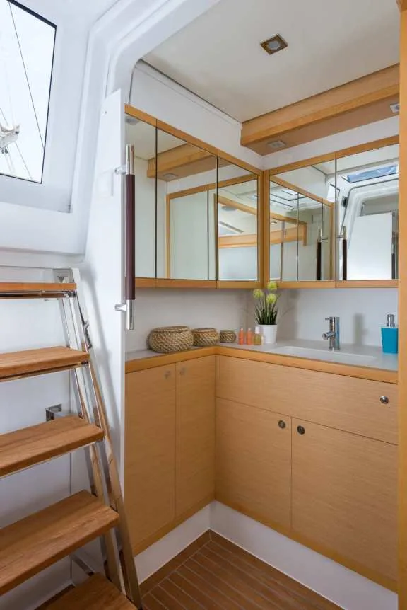 Image of OPAL (Lagoon 620) yacht #9