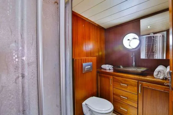 Image of VICTORIA yacht #8