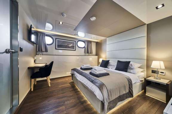 Image of Rara Avis yacht #9