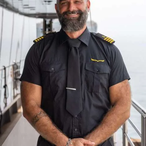 Crew of Rara Avis|Captain I.