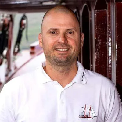 Bartender Mario Kosor