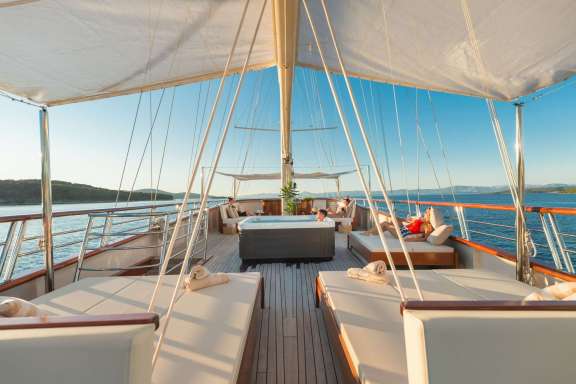 Image of SON DE MAR yacht #10