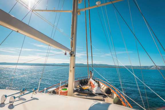 Image of SON DE MAR yacht #17