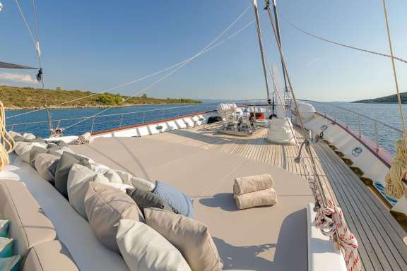 Lounge area - Bow Main Deck