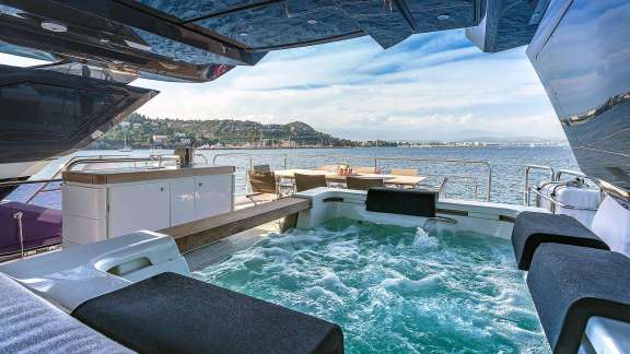 Image of Esmeralda of the Seas yacht #4