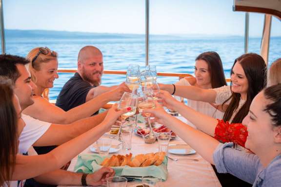 Image of DONA yacht #13