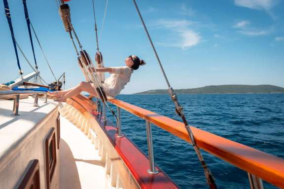 Image of DONA yacht #4