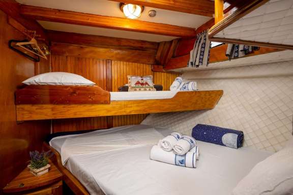 double bed cabin with additional bed for child