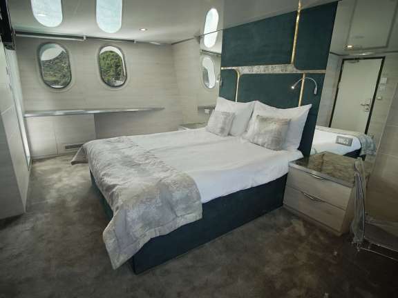 QUEEN ELEGANZA - Watersports