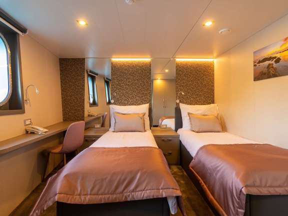 Image of Ohana yacht #19