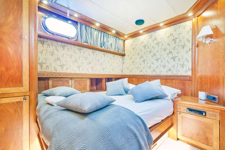 Double cabin
