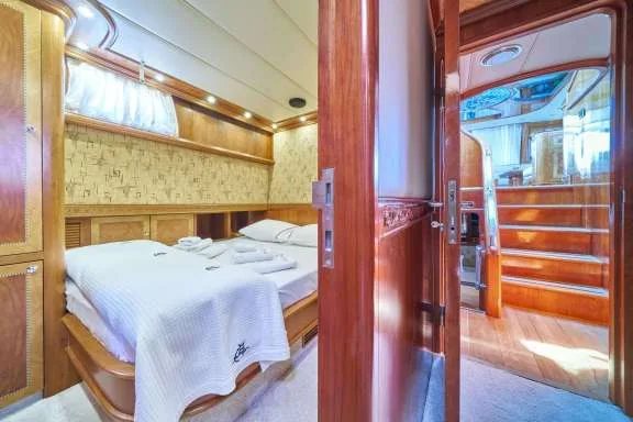 Twin cabin