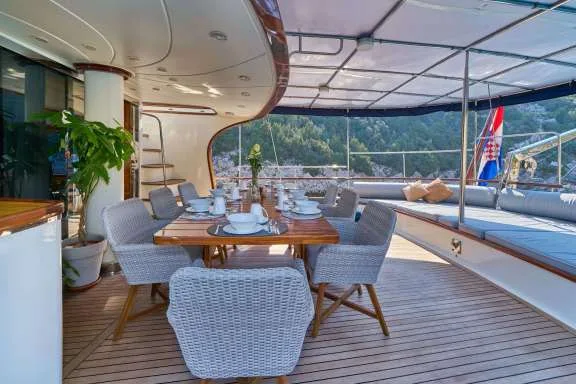 Flybridge lounge area