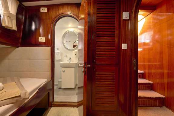 Image of Linda yacht #10