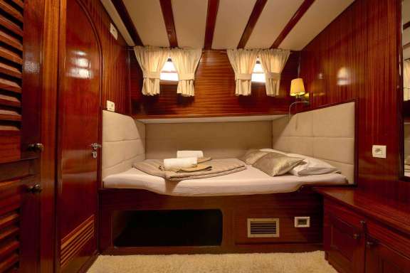 Image of Linda yacht #7