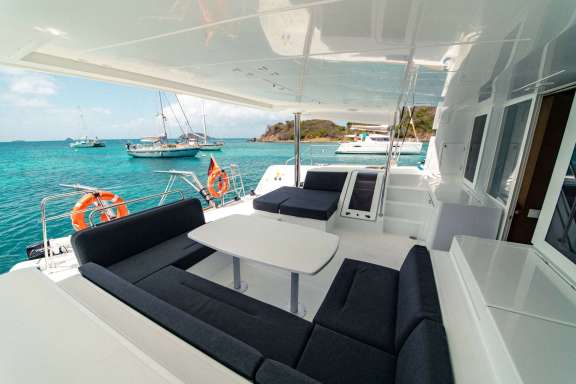 Image of AKANA (Lagoon 52F) yacht #10