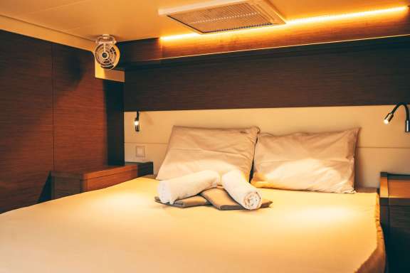 Image of AKANA (Lagoon 52F) yacht #9