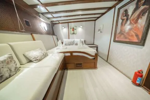 Image of WHITE SWAN yacht #10