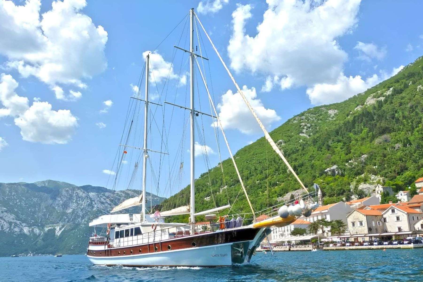 Main image of WHITE SWAN yacht