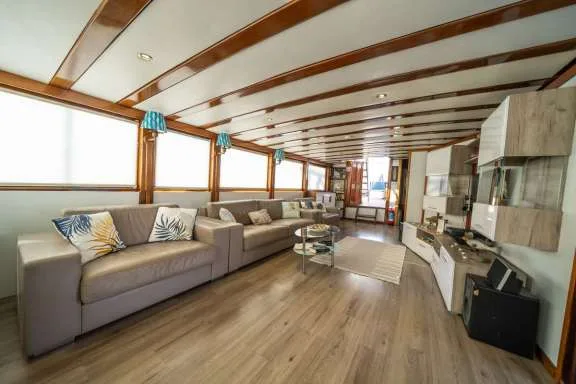 Image of WHITE SWAN yacht #2