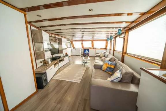 Image of WHITE SWAN yacht #3