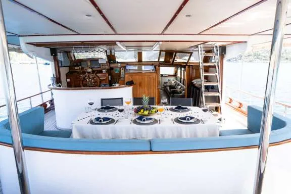 Image of WHITE SWAN yacht #5
