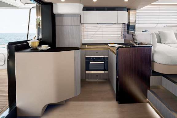 Image of BE HAPPY (Azimut 55) yacht #10