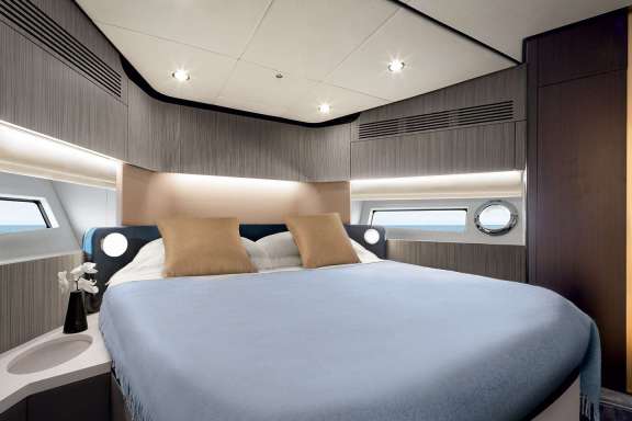 Image of BE HAPPY (Azimut 55) yacht #8