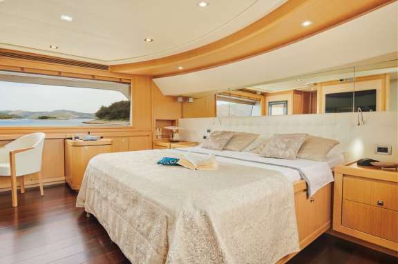 Image of FRIEND’S BOAT yacht #6