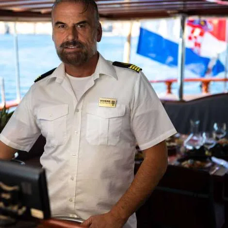 Crew of Dalmatino|Captain