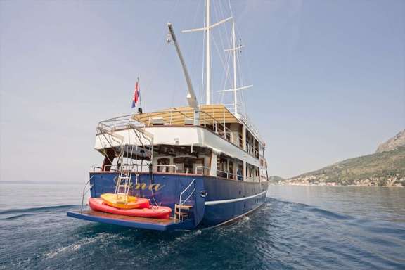Image of LUNA yacht #17
