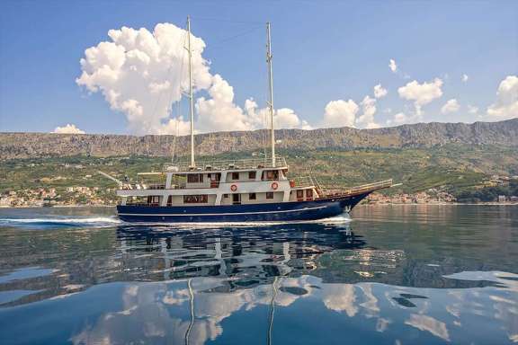 Image of LUNA yacht #2