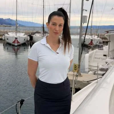 Stewardess Vera Carli