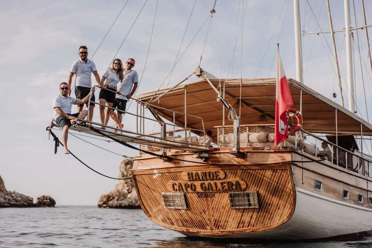 Crew Main Image