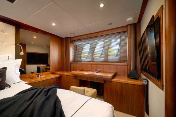 Image of Sunseeker Predator 72 Ghost yacht #17