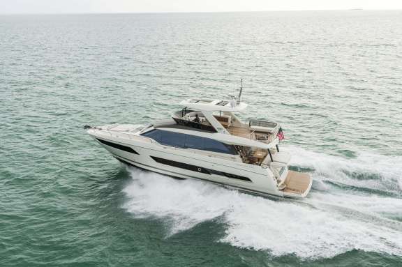 Prestige 690 Cruising