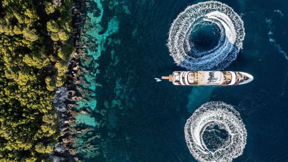 Image of BLACK SWAN yacht #2