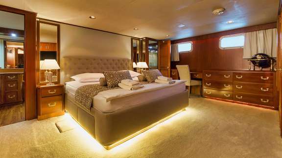 Image of AURIANE yacht #12